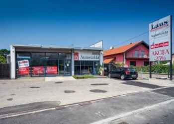 AUTOSTAKLA LAUS RECENZIJE