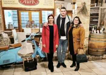 DESTILERIJA AURA RECENZIJE