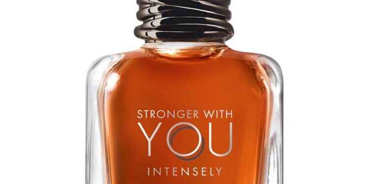 Emporio Armani Stronger With You Intensely: Dubinski Pregled Muškog Parfema 1 Emporio Armani Stronger With You Intensely: Dubinski Pregled Muškog Parfema