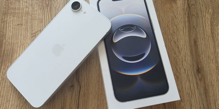 Apple iPhone 16e recenzija: Detaljan pregled specifikacija, performansi i baterije 1 Apple iPhone 16e recenzija: Detaljan pregled specifikacija, performansi i baterije