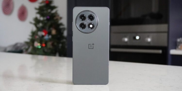 OnePlus 13R: Detaljna recenzija