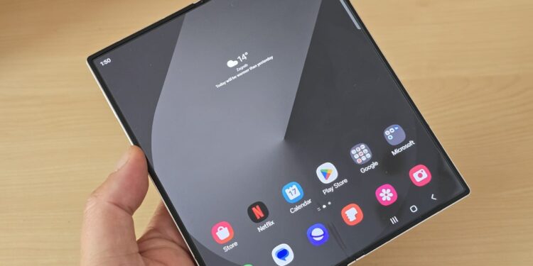 Recenzija Samsung Galaxy Z Fold6: Evolucija ili revolucija preklopnog giganta? 1 Recenzija Samsung Galaxy Z Fold6: Evolucija ili revolucija preklopnog giganta?