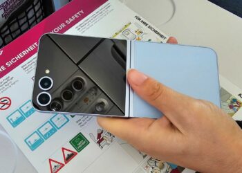 Samsung Galaxy Z Flip6 Recenzija: Je li ovo najbolji preklopni telefon 2024.?