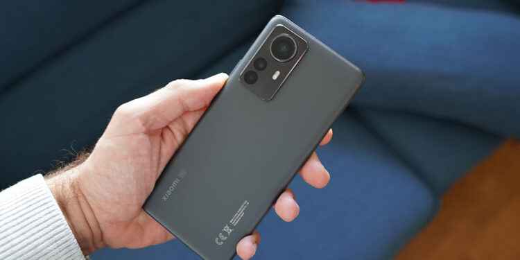 Xiaomi 12 Pro: dugoročna recenzija i iskreni dojmovi nakon mjeseci korištenja Detaljna recenzija Xiaomi 12 Pro nakon višemjesečne uporabe. Saznajte kako se uređaj nosi s dnevnim zadacima, trajanjem baterije, kamerom i softverom uz realne performanse.