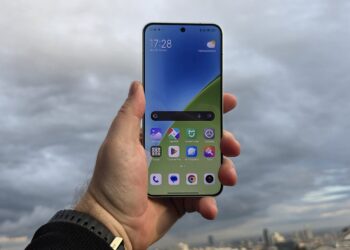 Xiaomi 15: Detaljna recenzija i analiza